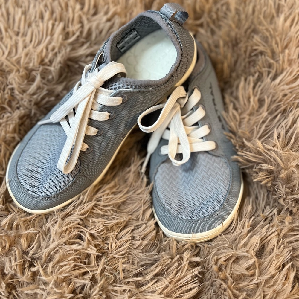 Astral kids water shoes sz 4